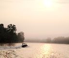 Foto: Cilts sievietes un saldūdens delfīnu meklējumi Borneo